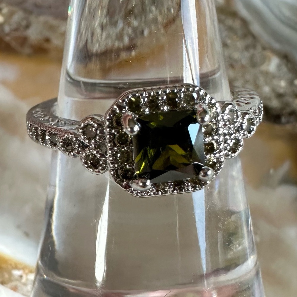2126 Sophisticated Silver Tone and Dark Green Ring